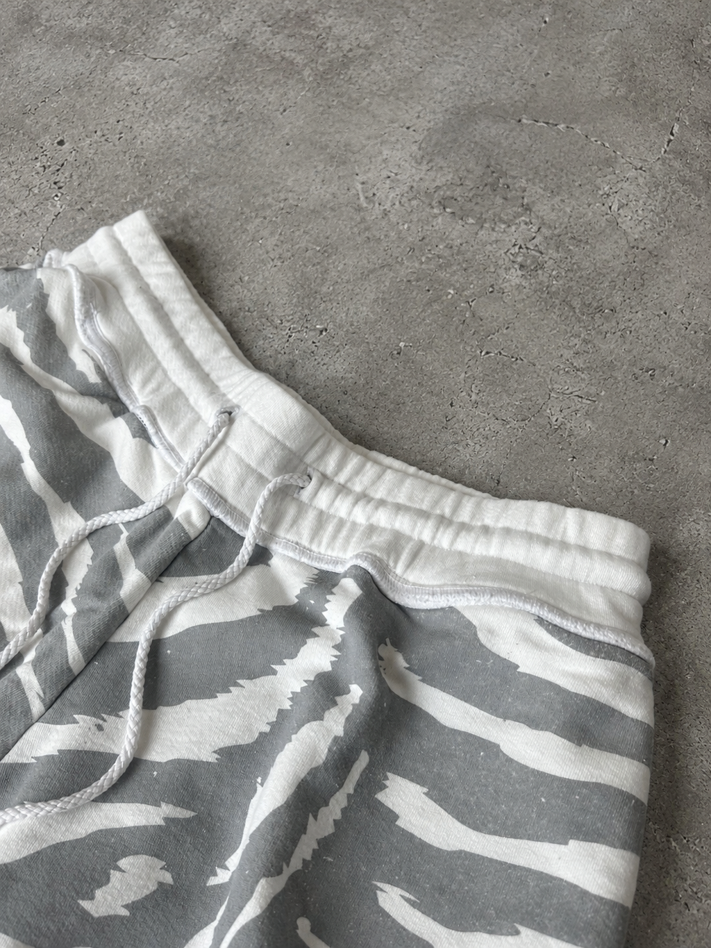 Zebra Raw Hem 3/4 Shorts